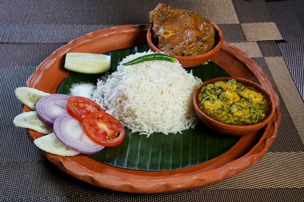 As fish became an integral part of the Bengali diet, it symbolized prosperity and good fortune. The mere sight of fish was considered an auspicious omen, finding its way into various rituals and ceremonies. The Real Story Behind The Love For Fish In Bengali CultureFish is not just an item on the Bengali plate; instead, it is a revered tradition. Find out how it became an integral part of Bengali culture.Karan PuriUpdated: November 30, 2023 09:01 ISTRead Time:4 min The Real Story Behind The Love For Fish In Bengali Culture Fish is a popular food item in Bengali cuisine.Photo Credit: iStockHighlightsBengali food is loved for its rich flavours and taxtures.Fish forms an important part of the Bengali food culture.Read how fish became so popular in the region and be amazed. "Bhojon koro, kono drobbo noi," the words of Sukumar Roy, a renowned Bengali poet, echo through time, sending a strong message that we should have food first, keeping all our worries at bay. His words are right on the spot, capturing the emotions that Bengalis associate with food. For Bengalis, food is more than just a survival tool; it's an emotion meant for bonding and an expression of their vibrant culture. Even before the Mughal, Persian, and Turkish eras, the culinary landscape of Bengal resonated well with indigenous flavours, and it remains the same now. Since then, Bengali cuisine has thrived on its fertile soil and abundant rivers. While the fertile lands of Bengal were more suitable for rice cultivation, the intricate network of rivers teeming with a profusion of freshwater made fish a cherished part of their diet. Also Read: 11 Best Bengali Recipes As fish became an integral part of the Bengali diet, it symbolized prosperity and good fortune. The mere sight of fish was considered an auspicious omen, finding its way into various rituals and ceremonies. It is not just an item on the Bengali plate; instead, it is a revered tradition. Especially during pre-wedding celebrations, a sumptuous spread of fish dishes adorns the feasting tables.